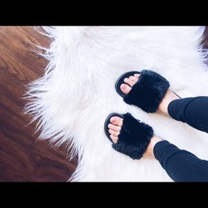 Black fuzzy slipper sandals